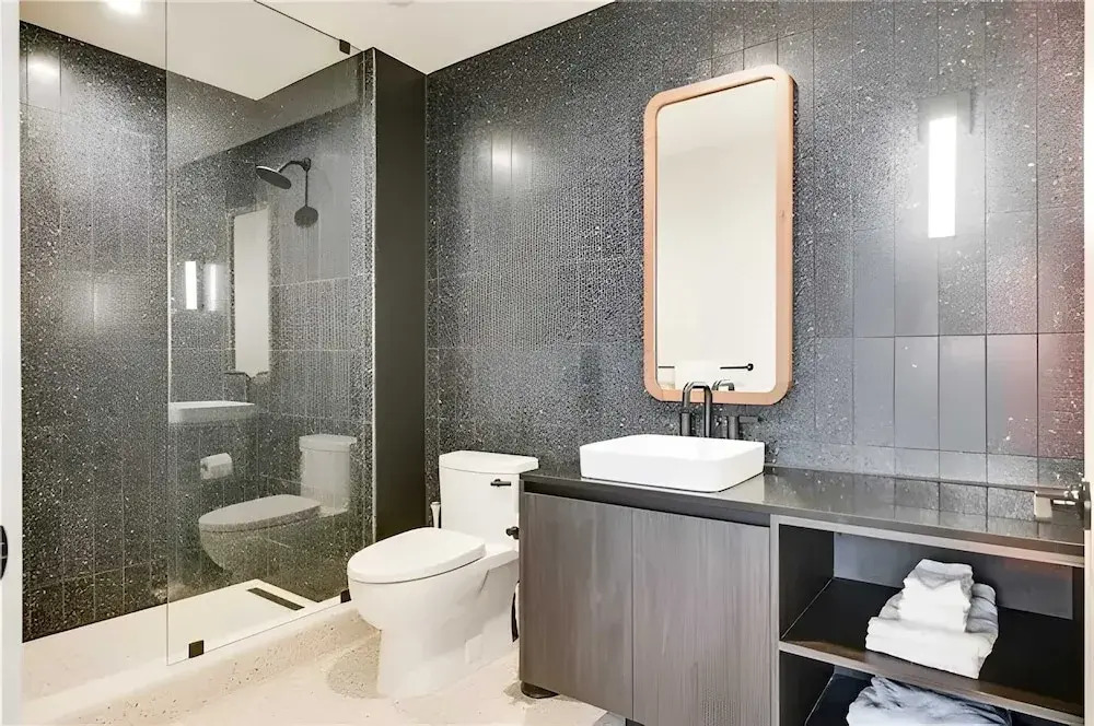 The Emma Penthouse 29th Floor + Incredible Views Rooftop Pool & Gym 1 Block to Rainey Street Avantstay