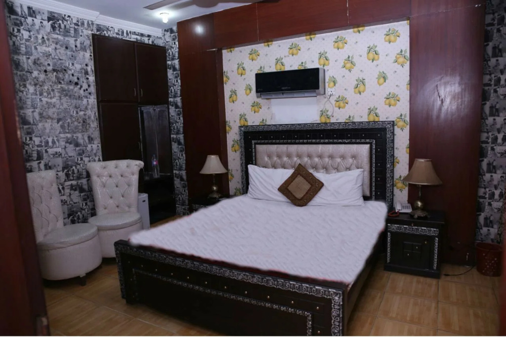 Family Hotel Davis Road Lahore