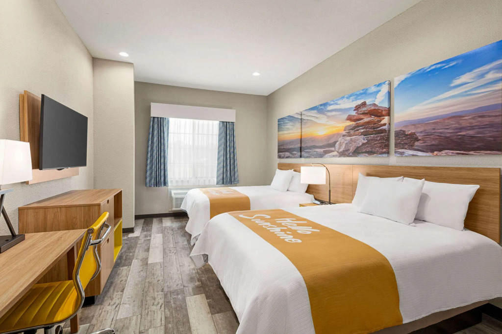 Days Inn & Suites by Wyndham Tomball Houston NW