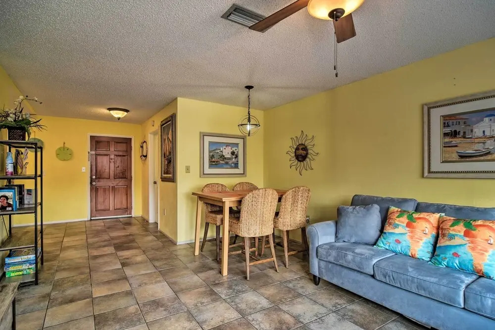 On-site Beach Access: Walkable Gulf Coast Retreat