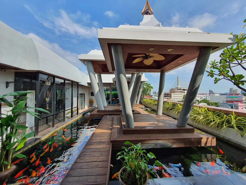 Nouvo City Hotel
