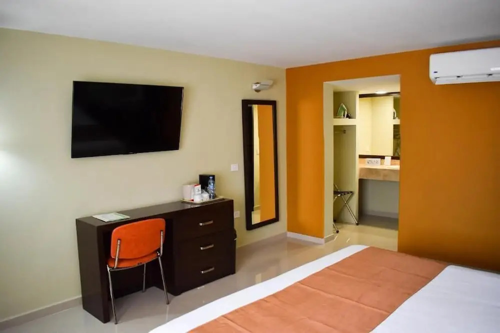 El Camino Hotel & Suites