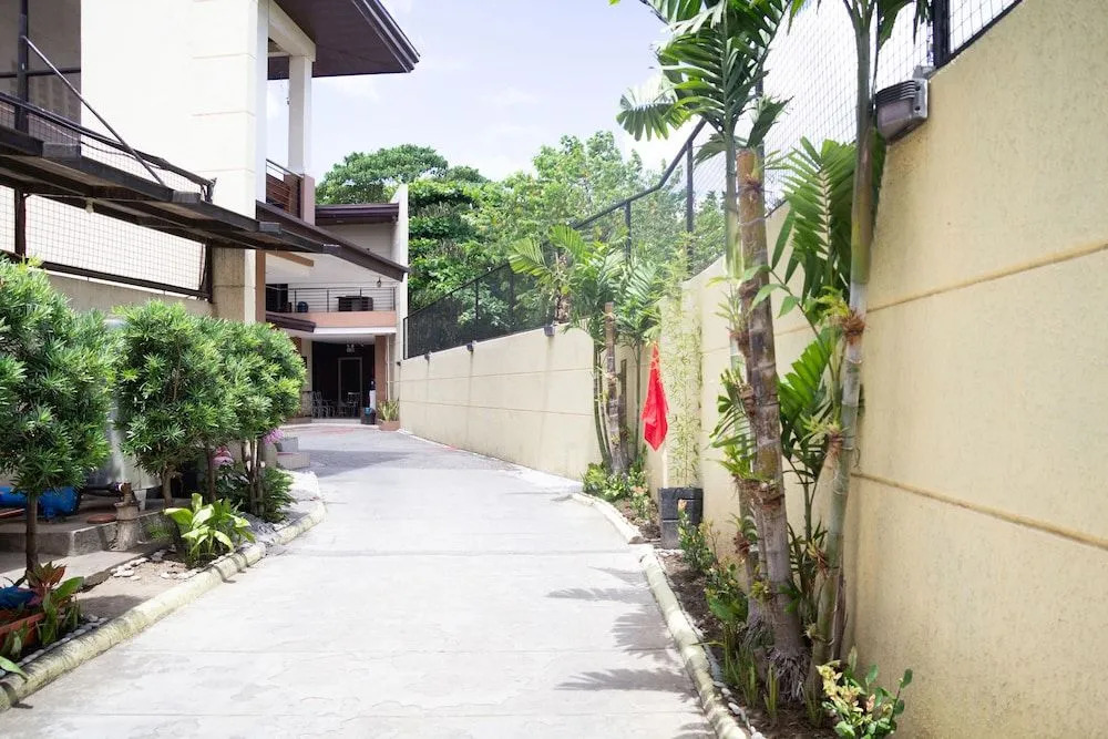 OYO 153 Monclaire Suites