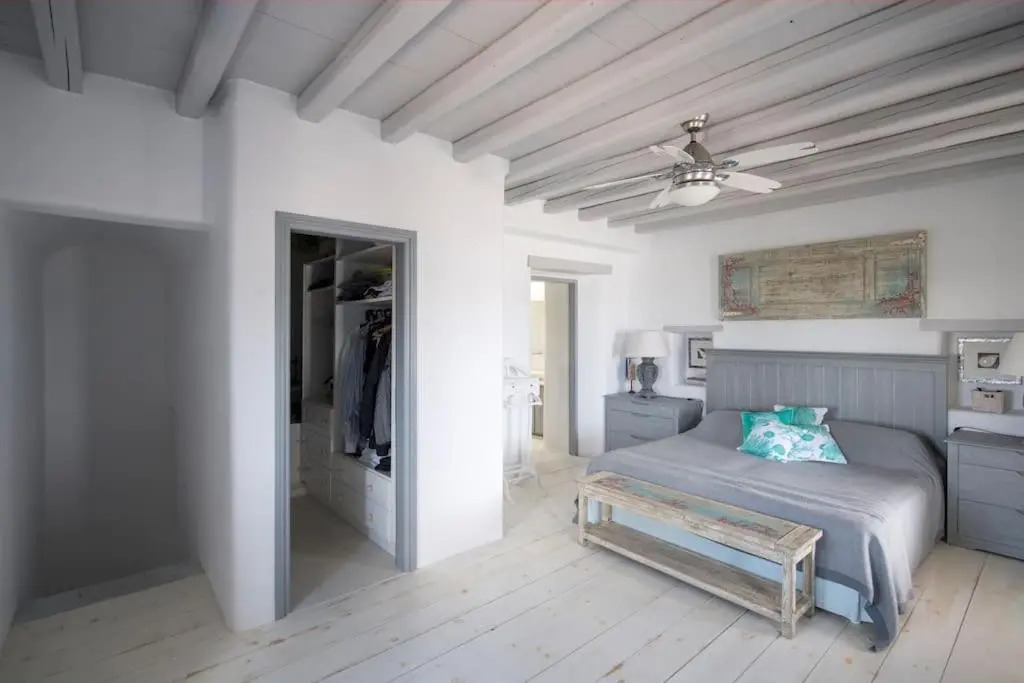 Sunray Pounta Paros Beachfront Villa near Kitesurf