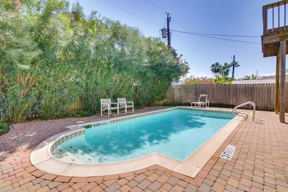South Padre Island Condo w/ Shared Outdoor Pool!