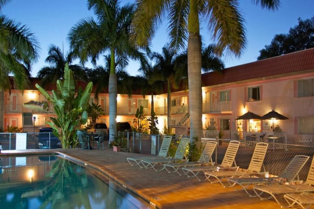 Hibiscus Suites - Gateway to Siesta Key