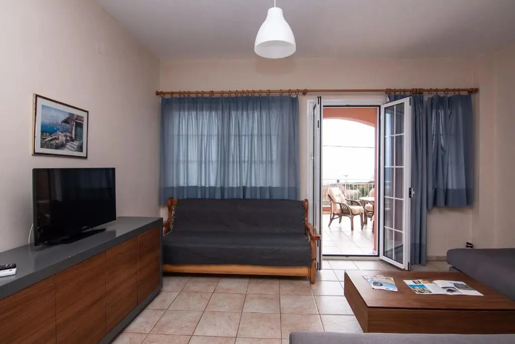 Lakis Apartments