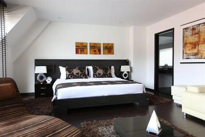 Hotel Suites 108