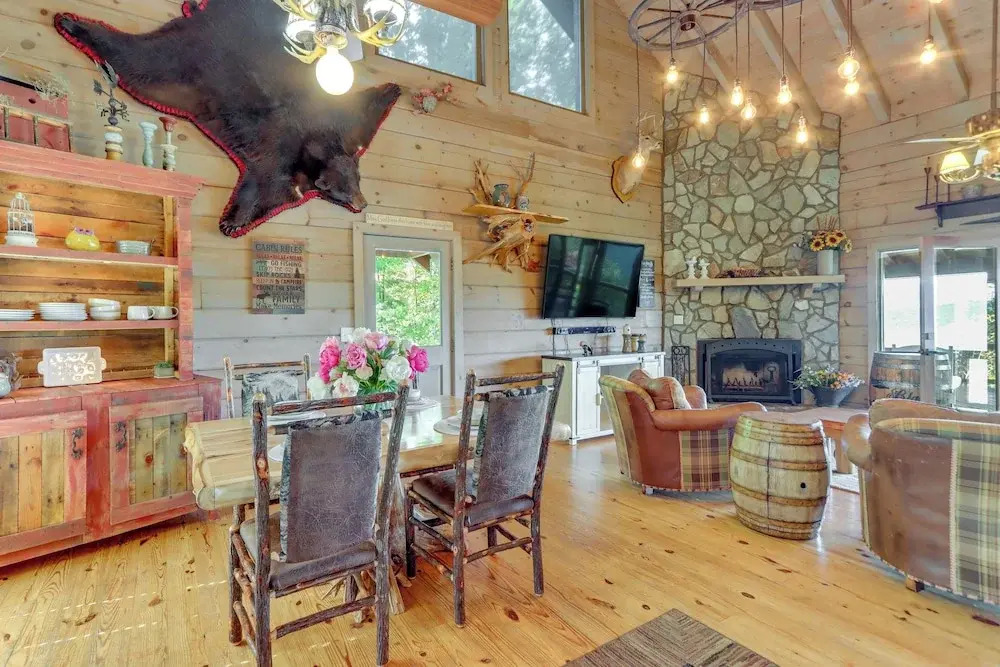 Cozy Cherry Log Cabin w/ Hot Tub & Mountain Views!