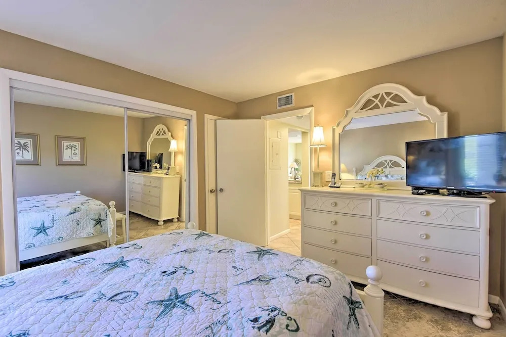 Siesta Key Condo: Resort Amenities, Walk to Beach!