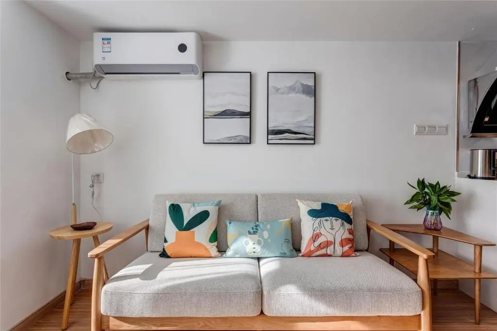 Locals Apartment House 01