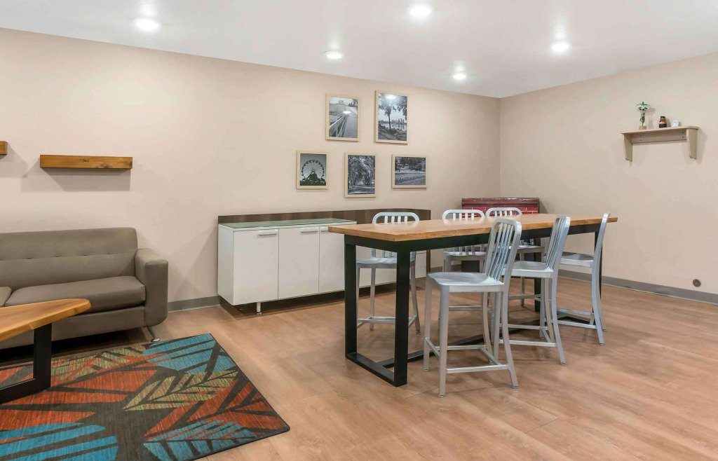 Extended Stay America Select Suites - Louisville - Airport