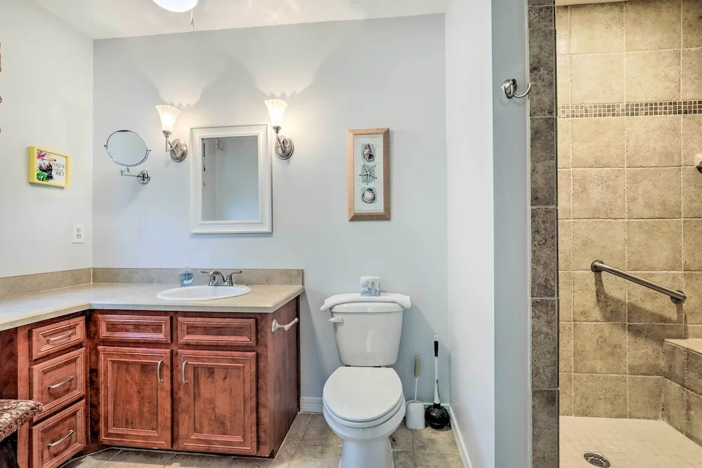 Sleeps 9 | Walk to Beach | St. Augustine Home