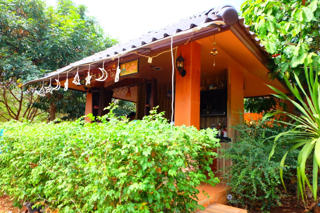 Fahsuai Namsai Baimai Resort