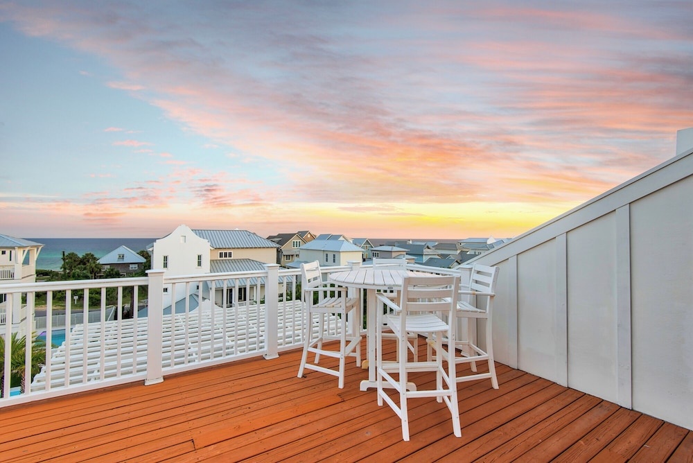Stunning Luxury Beach Home: Gulf Views, Large Private Pool, Free Beach Setup!