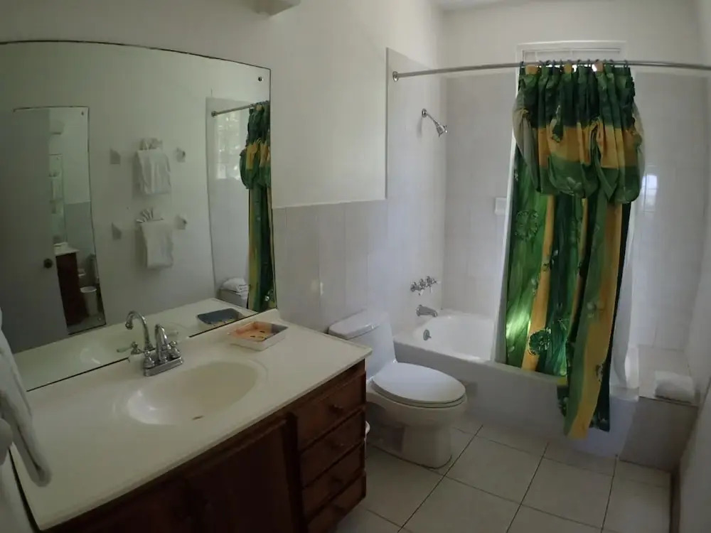 Siesta - Runaway Bay 5BR