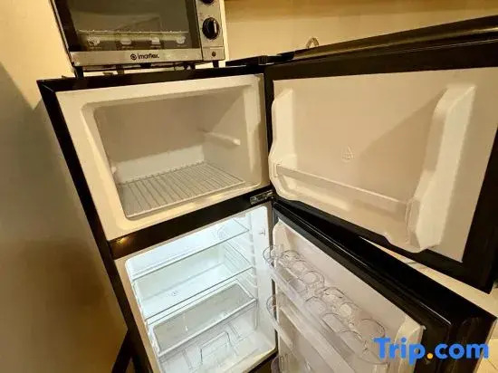 Stylish 1BR Condo in 101 Newport City | Near NAIA
