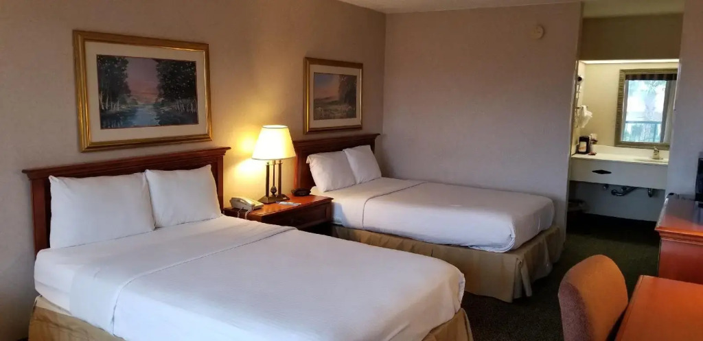 Clarion Inn & Suites Florence - Darlington