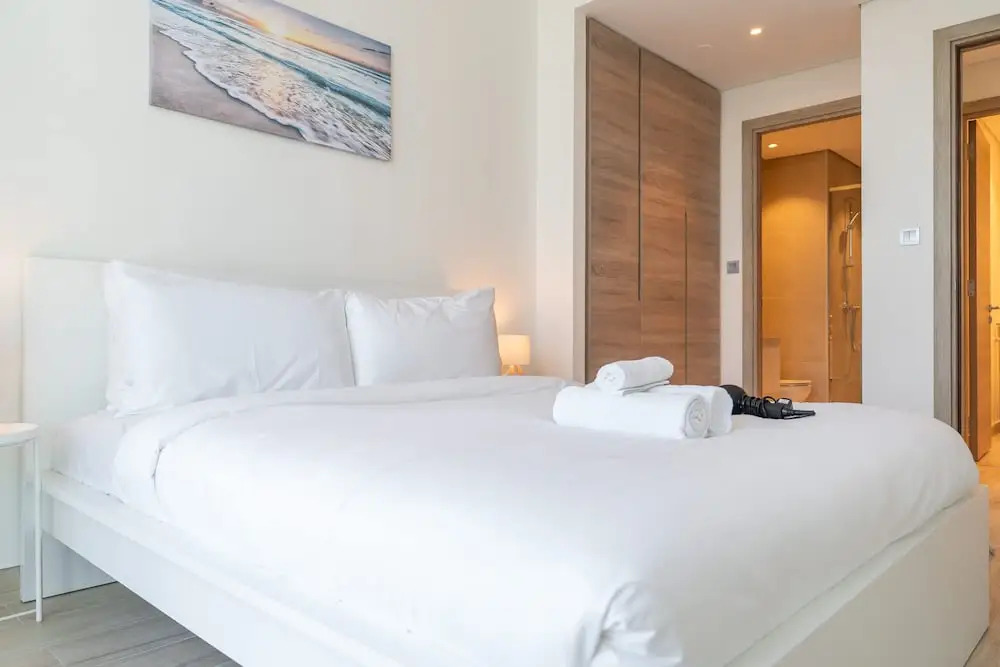 Sleek 1 Bedroom in Studio One With Great Amenities