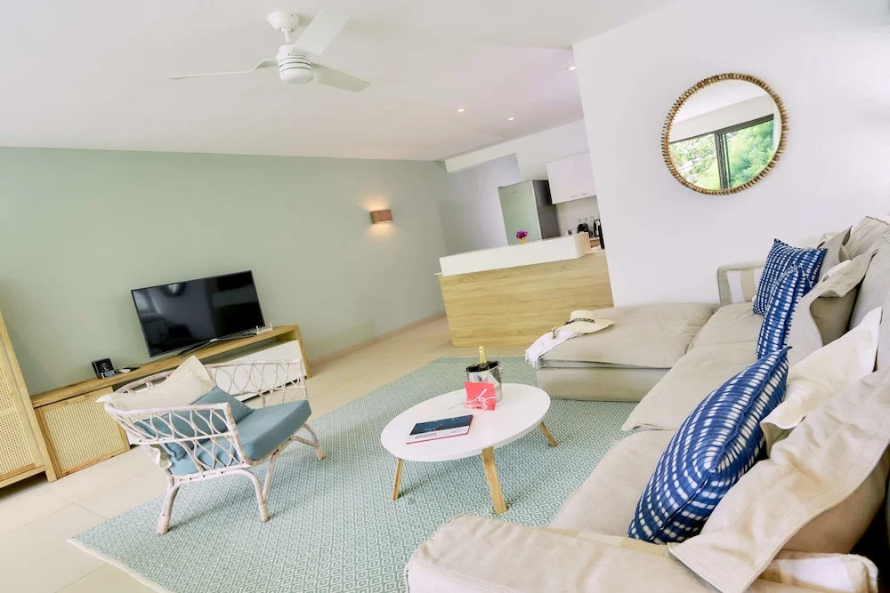 Les Estivales Beachfront Suites & Penthouses with LOV