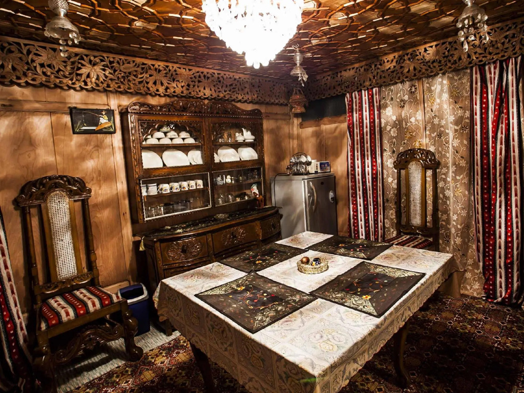 Khan Palace Group of Houseboats