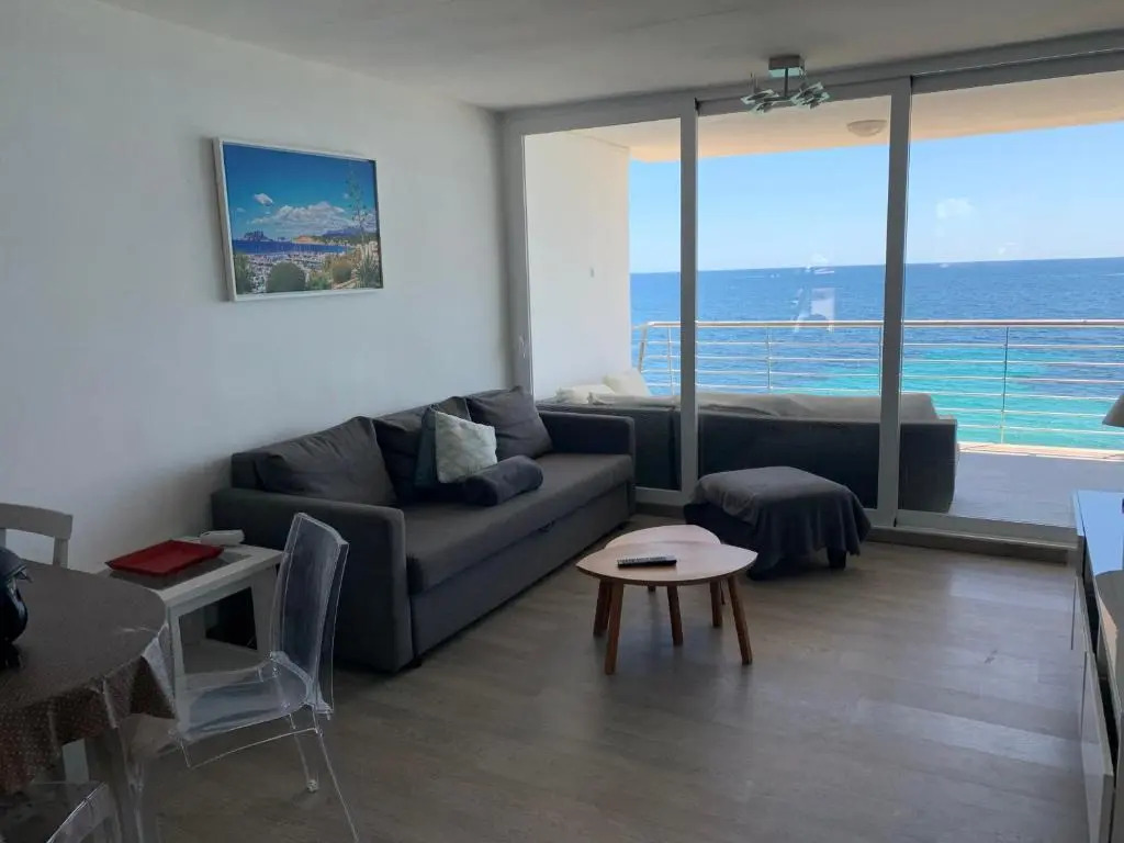 Sea front, design, Air Conditioning, heating, First floor, 4beds