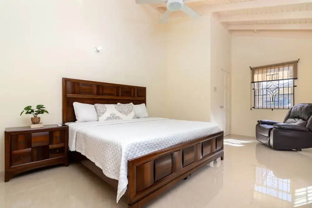 Private Pool Draxhall Gated Gym Tennis Full AC