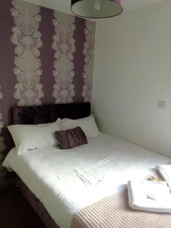 Arnies Hotel