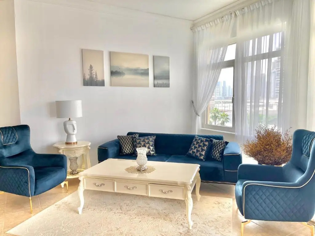 Luxury, Spacious, Beachfront, 3BD Apartment with private beach access!