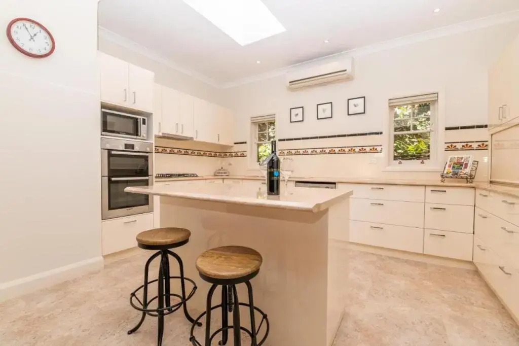 Hillside Cottage │ Comfy, Spacious, Walk to CBD & Stannies