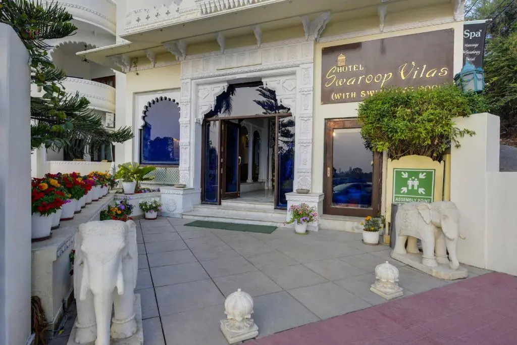 Swaroop Vilas - Lake Facing Boutique Hotel