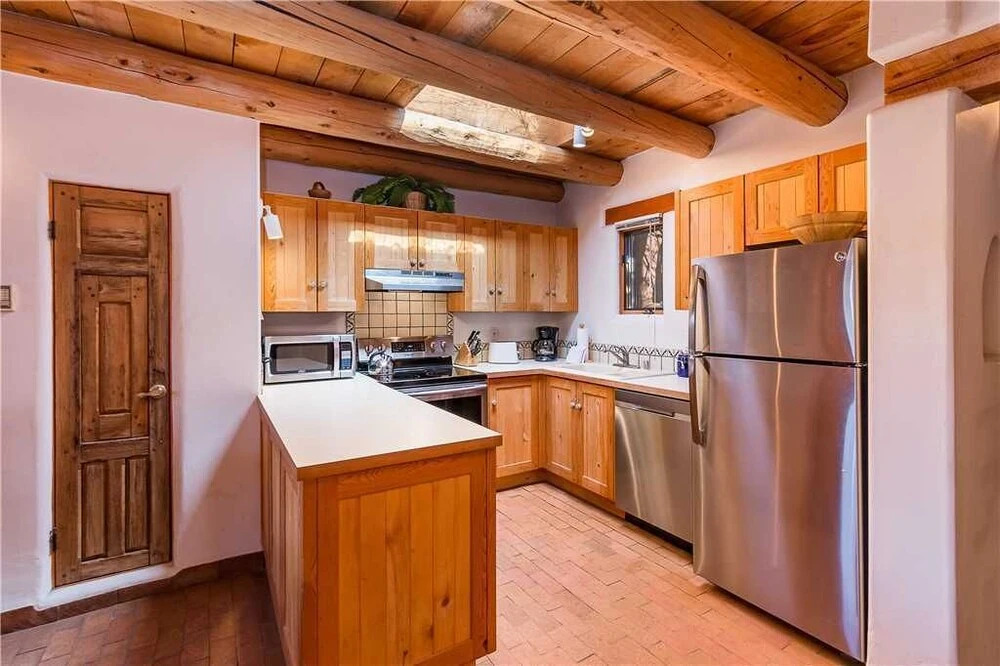 Alma Compound Casita, 1 Bedroom, Sleeps 2, Walk to Plaza, Fireplace, WiFi