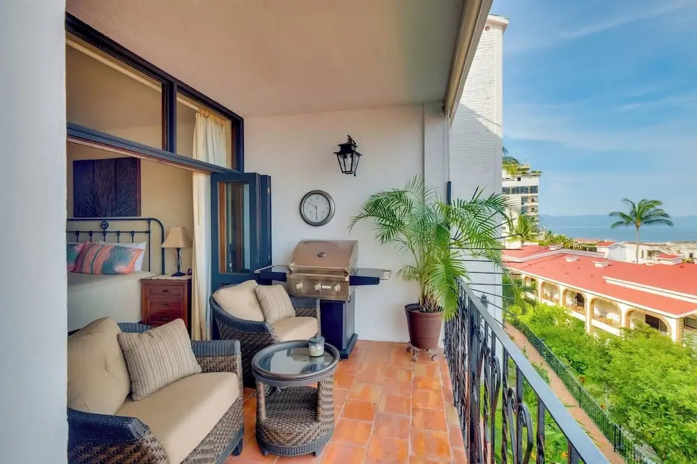 Resort Condo w/ Pool Access & Pacific Ocean Views