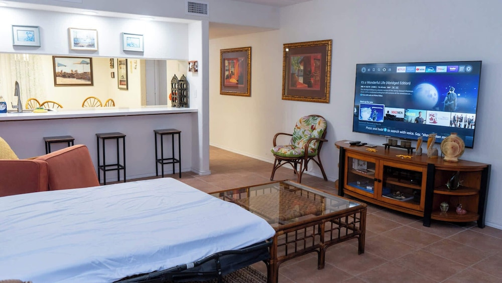 Renovated 1st Floor Beach 250ft Pool