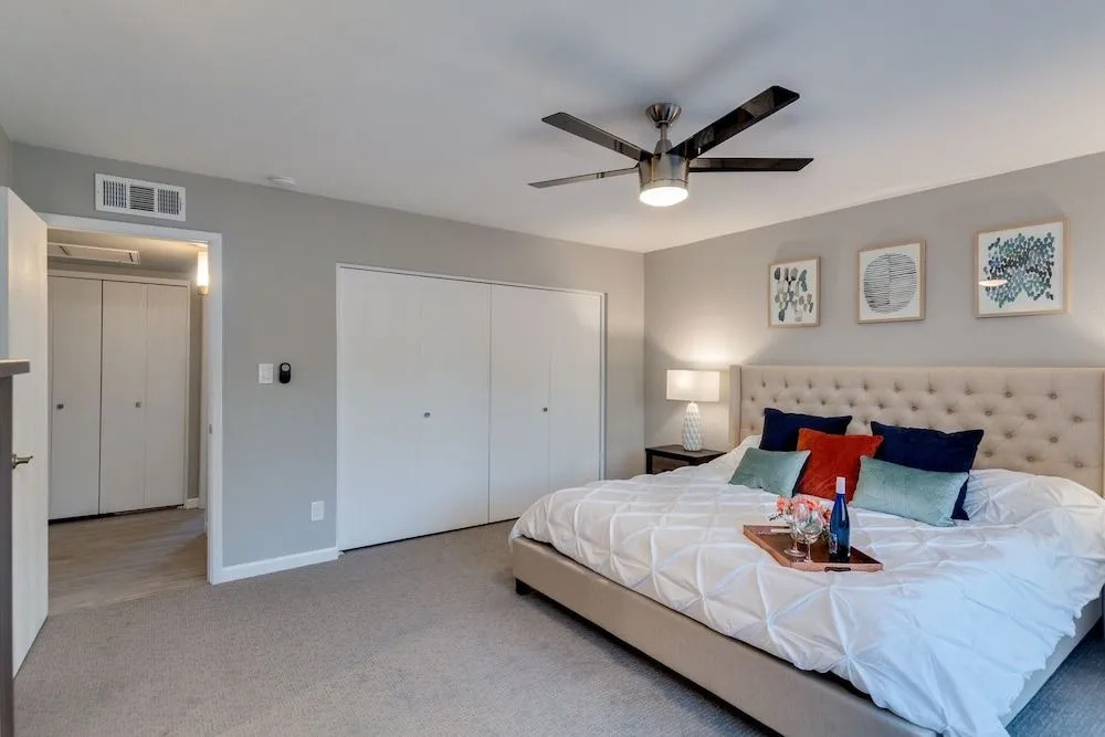 Luxury Scottsdale home w/ Heated Pool, Spa, Putting Green, fire pit, & more! by RedAwning