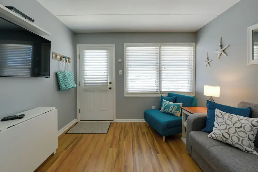 North Wildwood Condo w/ Pool, Walk to Boardwalk!