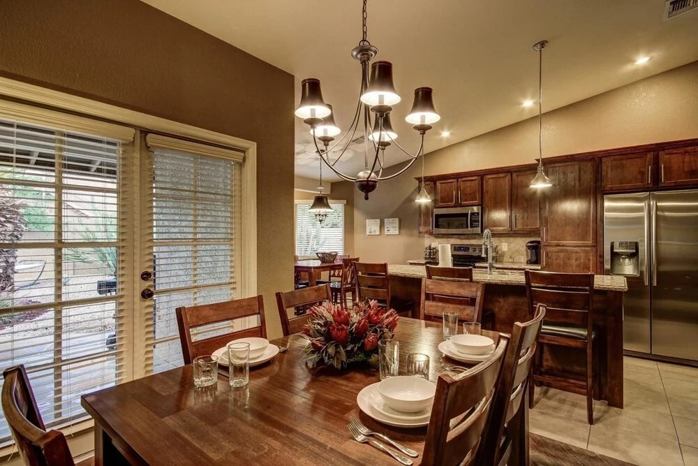 SLS Janice Luxury Home - FREE Heated Pool, Spa, Pool Table & More