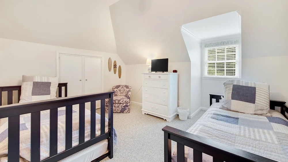 Relax And Be Tranquil By The Sea 5 Bedroom Home by Peace Vacations