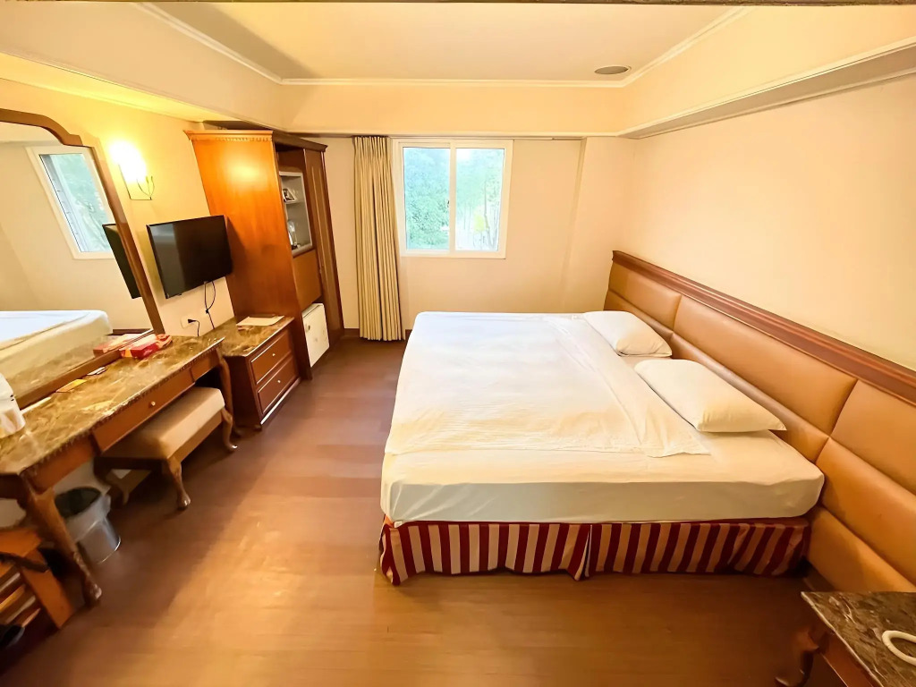 Spring Art Hotel