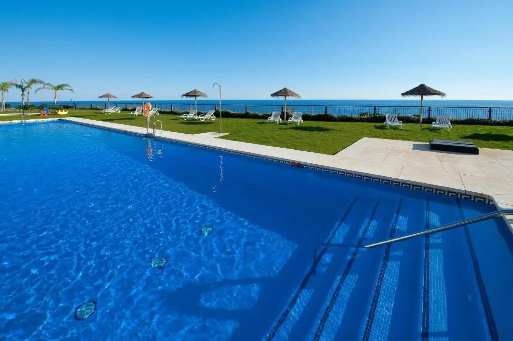 Exclusivo apartamento de 2 dormitorios vista mar lateral