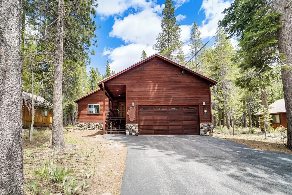 Home w/ Deck + Access to Tahoe Donner Amenities!