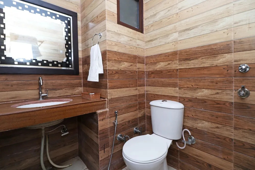 Nhu Phuc Hotel by OYO Rooms