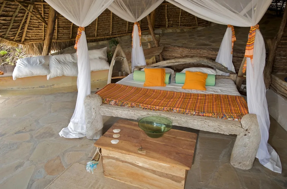 H12 Delta Dunes Lodge
