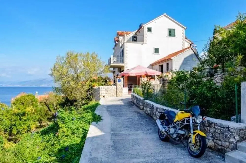 Apartment With 2 Bedrooms in Postira , With Wonderful sea View, Furnished Balcony and Wifi Near the Beach