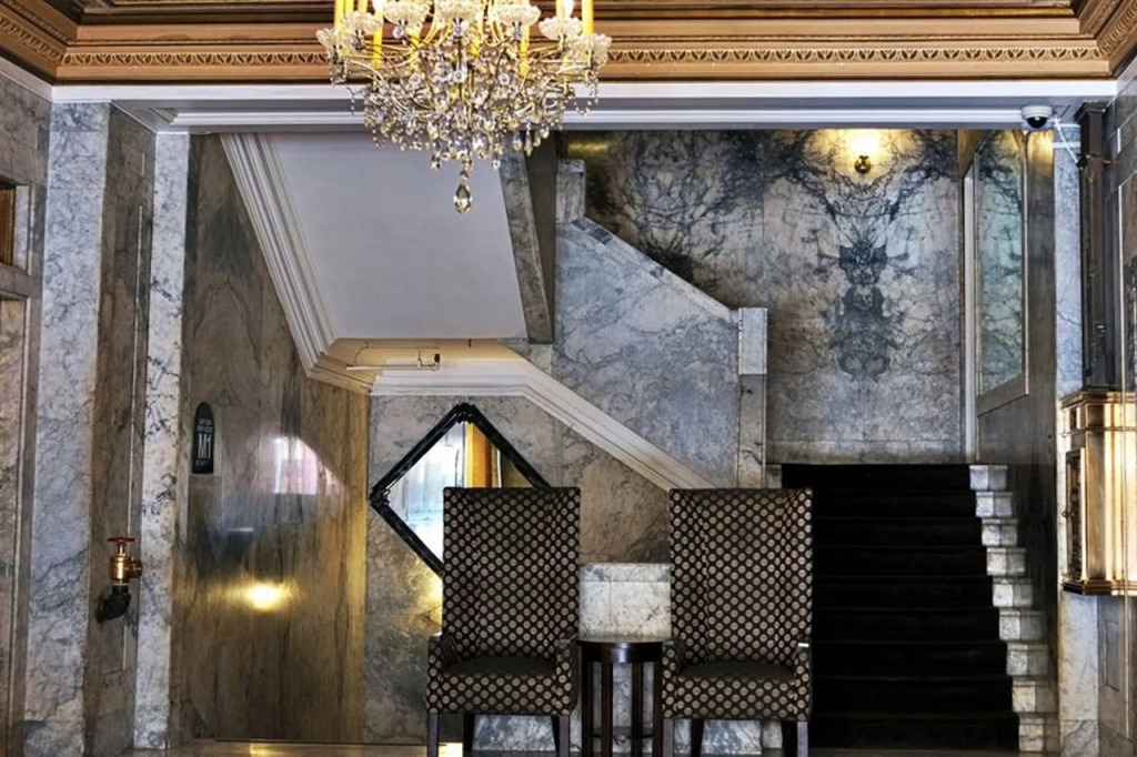 Gaslamp Plaza Suites