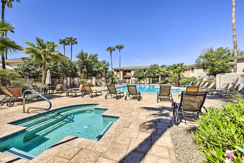 Quiet Phoenix Condo Near Westgate & Hiking Areas