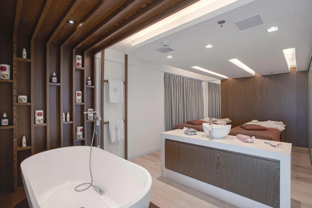 Suryaa Hotel Pinhais, Curio Collection by Hilton