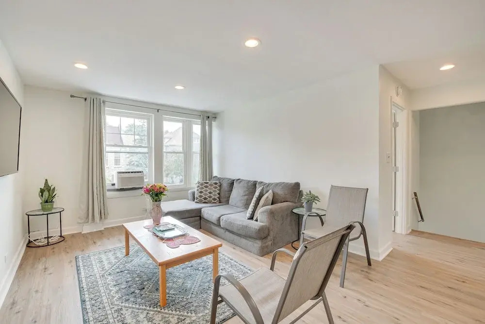 Berwyn Apartment Rental ~ 11 Mi to Chicago!