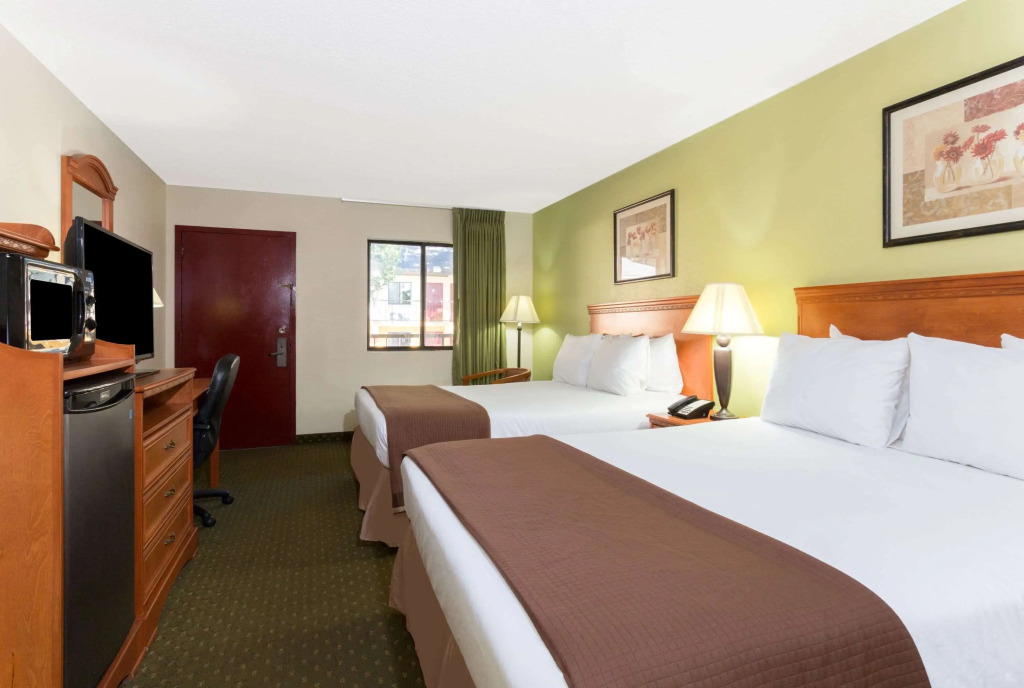 Howard Johnson Express Inn - Tallahassee