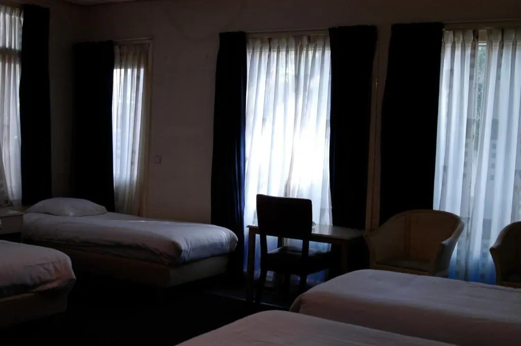 Hotel 83